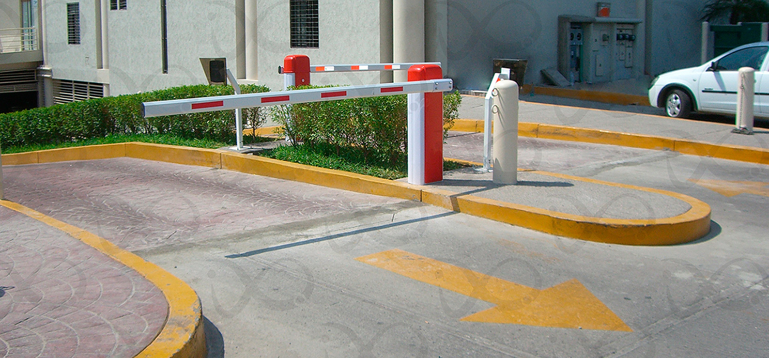 estacionamiento de pago con control de acceso vehicular mediante barreras vehiculares